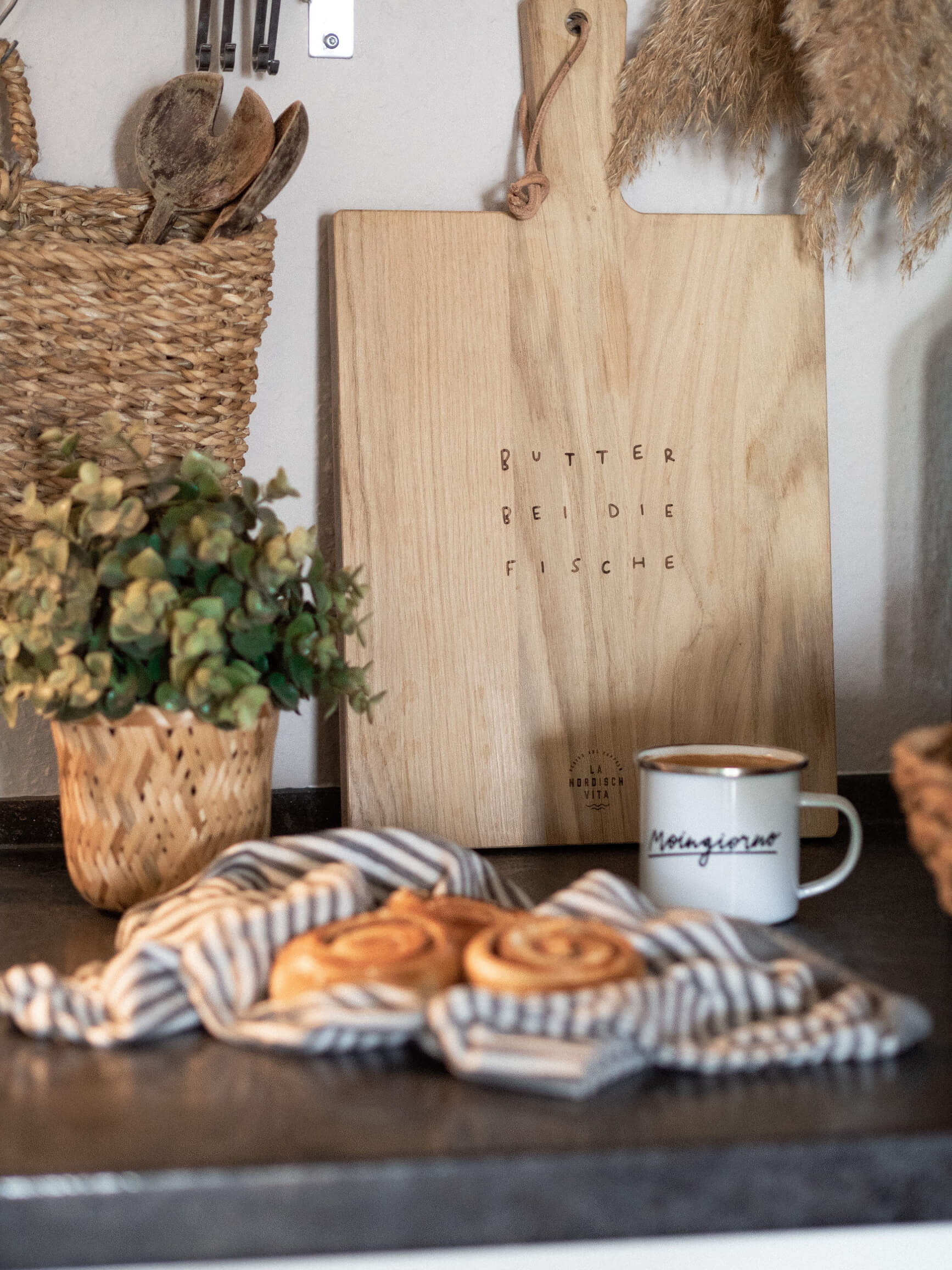 Schneide- und Servierbrett "Butter bei die Fische"