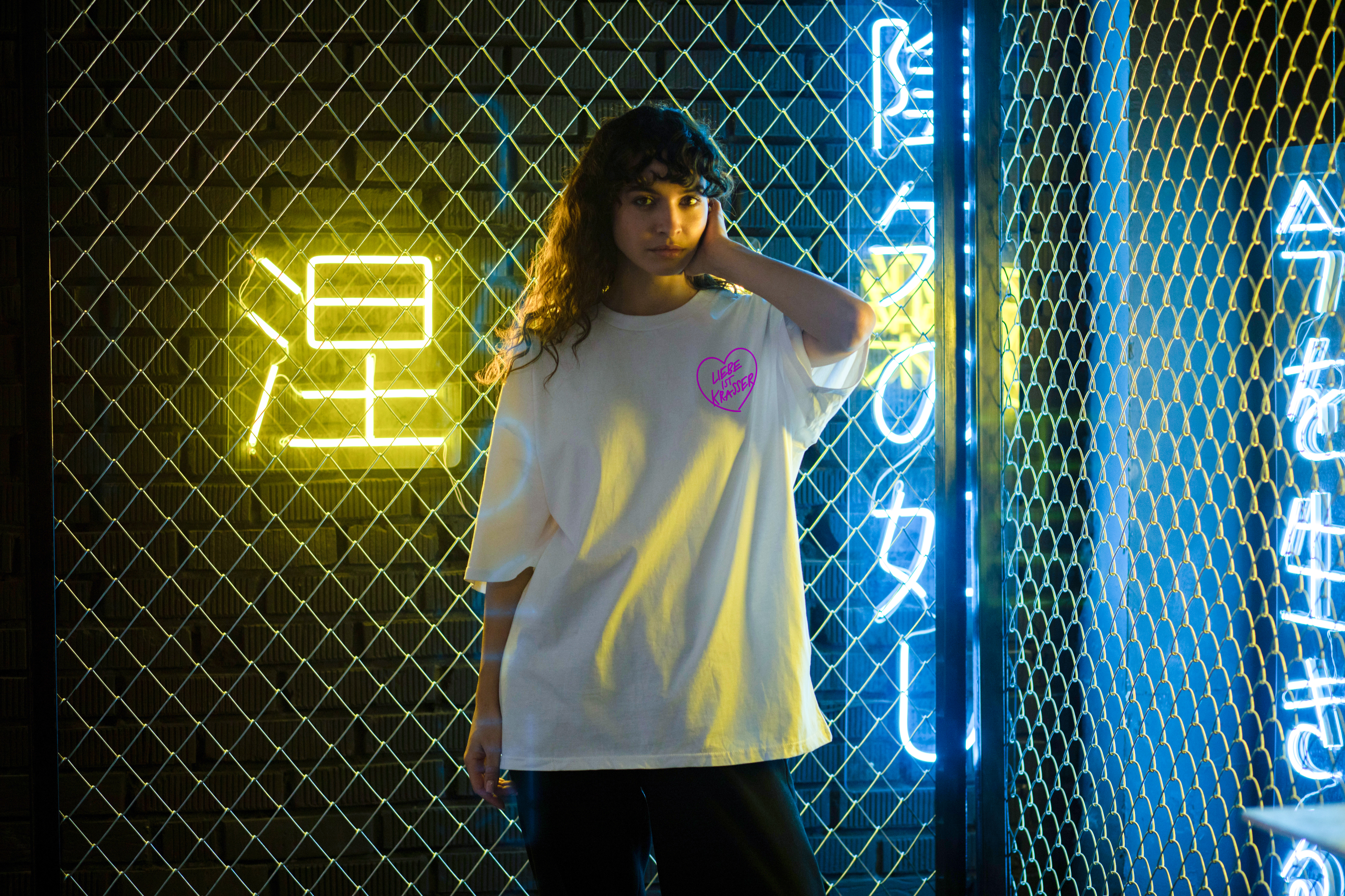 Shirt, Liebe ist krasser, weiß